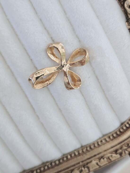 Avon - Picture 4 of 6